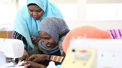 Volunteer to help refugees 